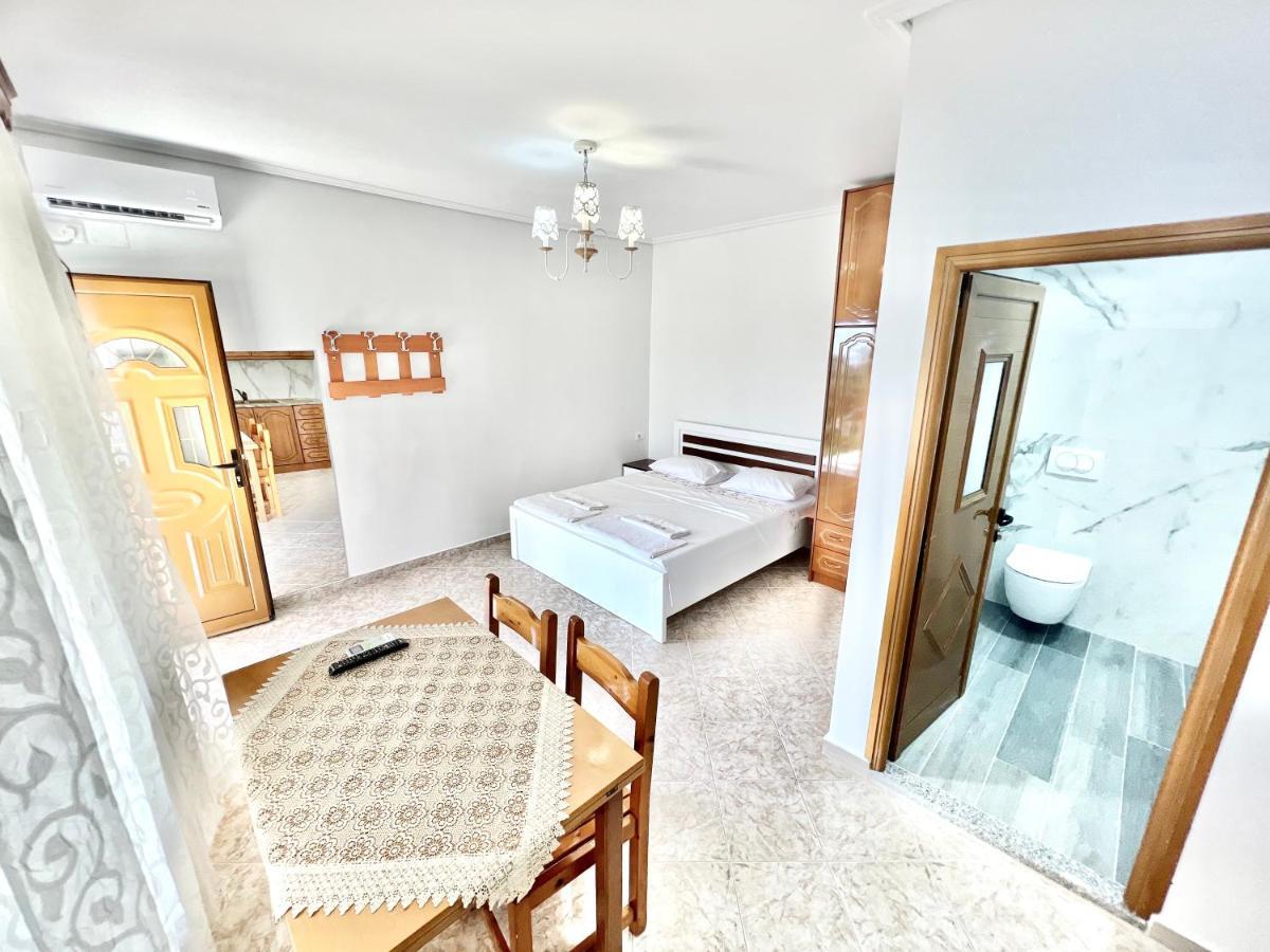 Coral Guesthouse Sarande Exterior photo
