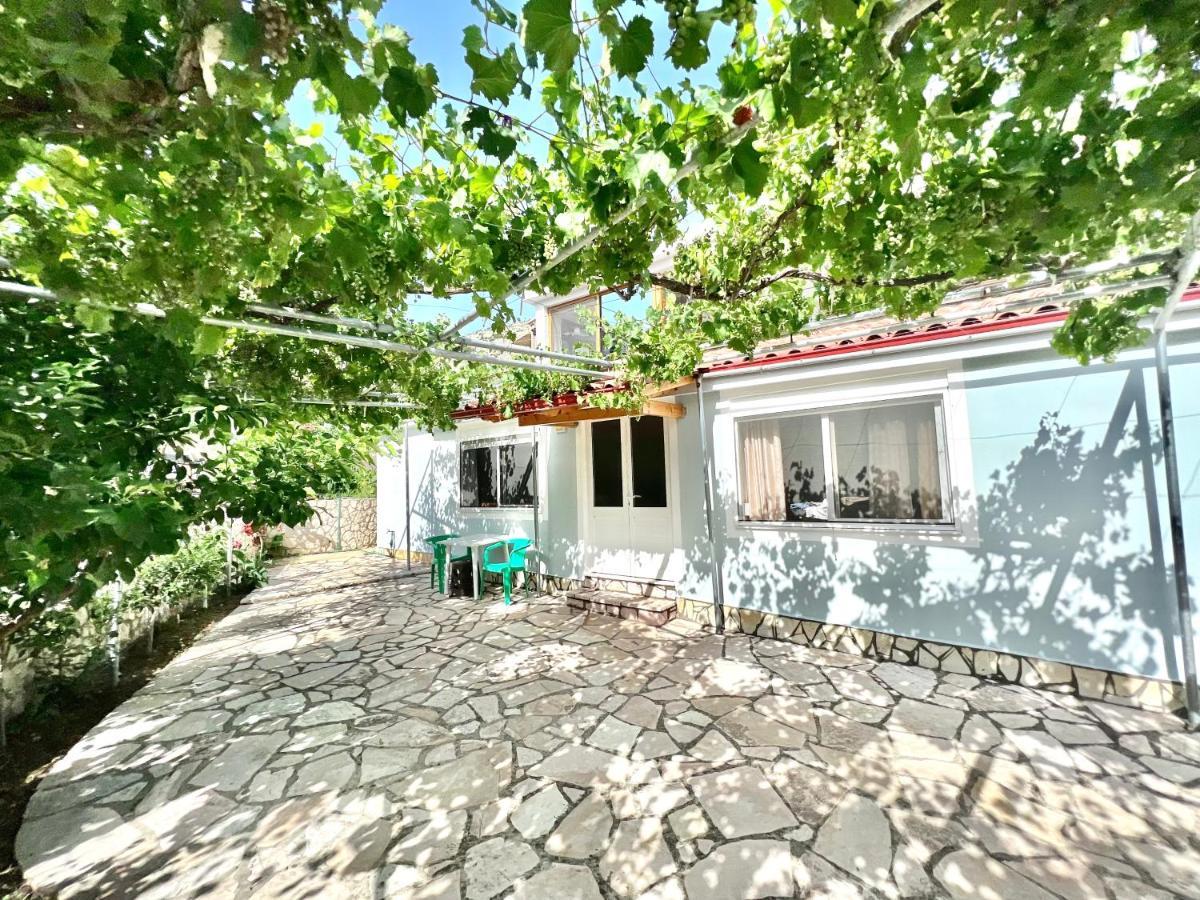 Coral Guesthouse Sarande Exterior photo