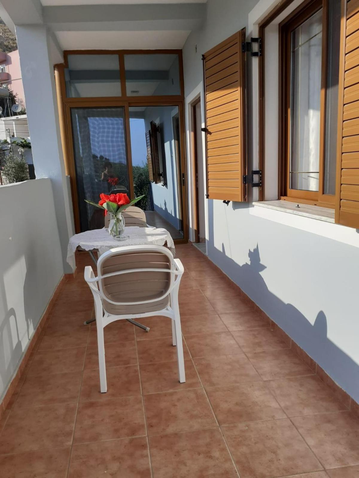 Coral Guesthouse Sarande Exterior photo