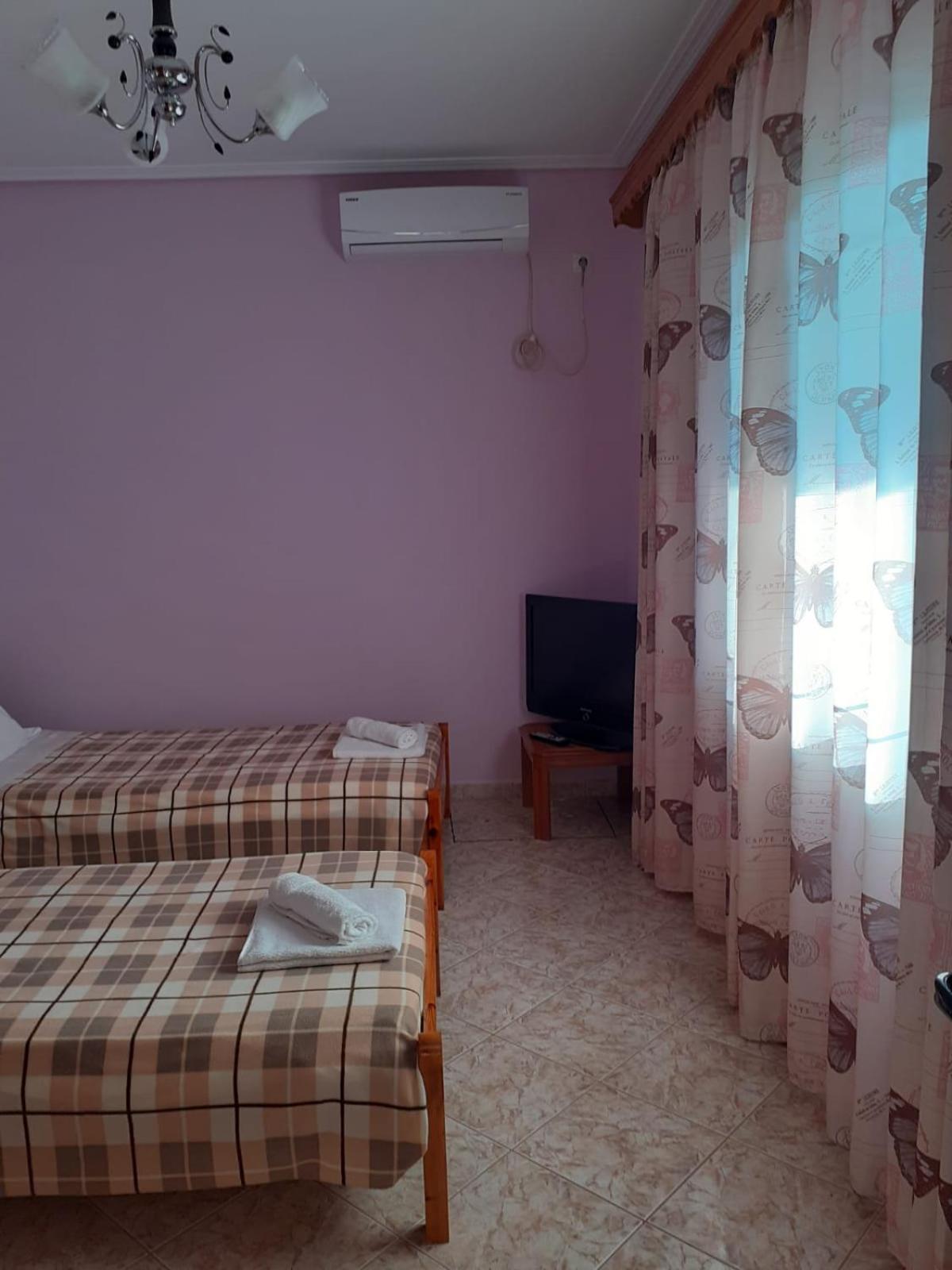 Coral Guesthouse Sarande Exterior photo
