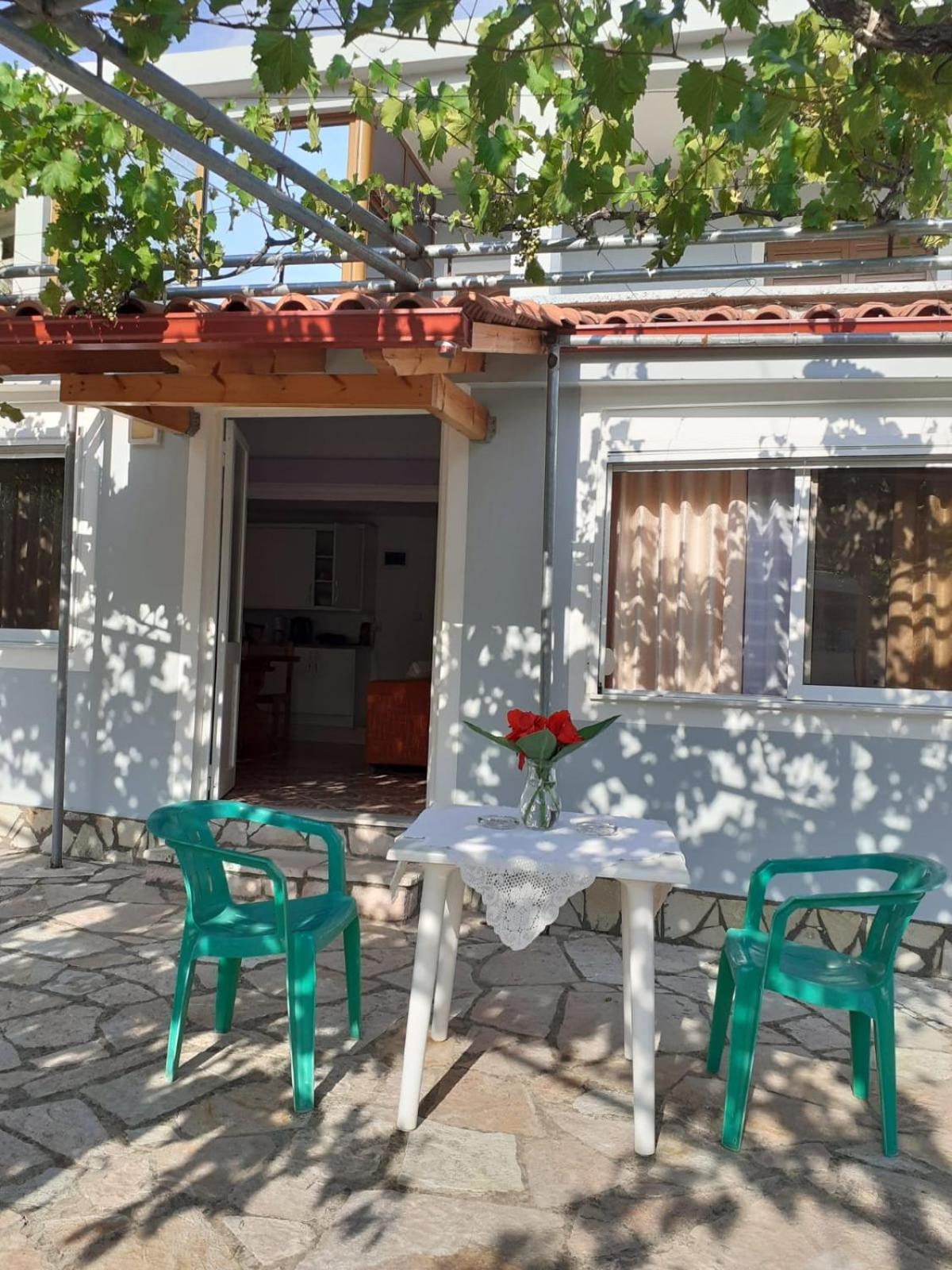 Coral Guesthouse Sarande Exterior photo